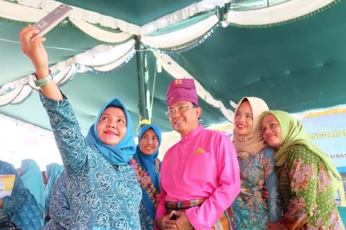 Sapa Warga, Bupati Inhil Kunjungi Rumah Tokoh Masyarakat Desa Sencalang